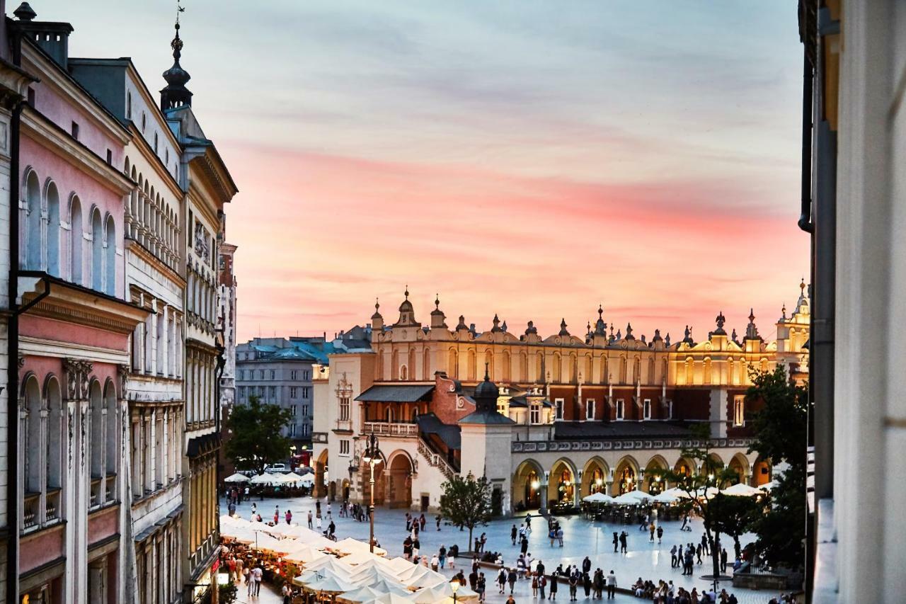 One bedroom Apartment Market Square view