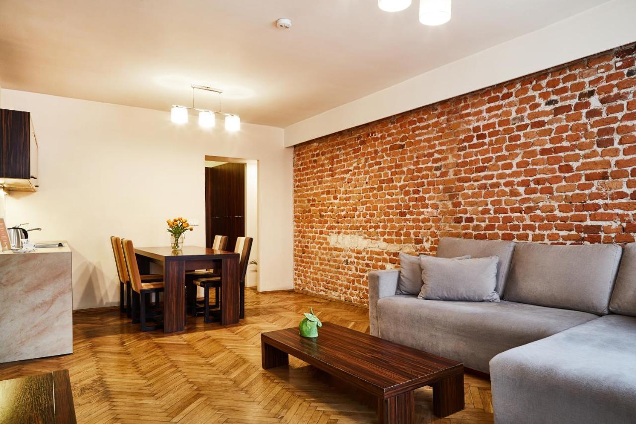 One bedroom Apartment Market Square view